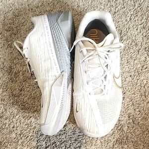 Nike Metcon React womens size 8. White and Gold